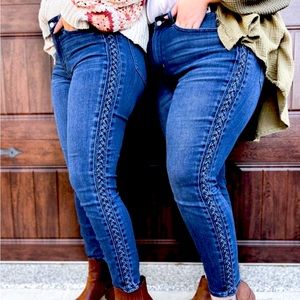 Judy blue jeans size 7 braided side with tags